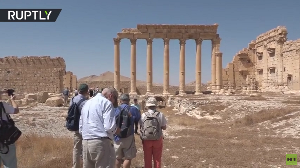 أفواج سياحية غربية تنعش آثار تدمر السورية