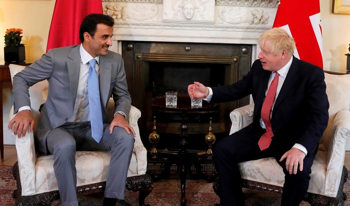 رئيس الوزراء البريطاني، بوريس جونسون، وأمير قطر، الشيخ تميم بن حمد آل ثاني