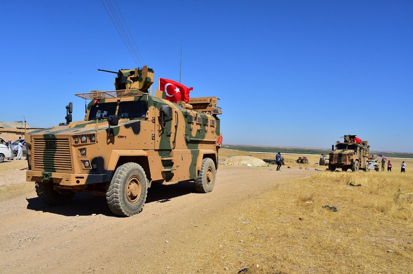 مصادر أمنية: تركيا أرسلت أطباء إلى مناطق على الحدود مع سوريا وألغت الإجازات