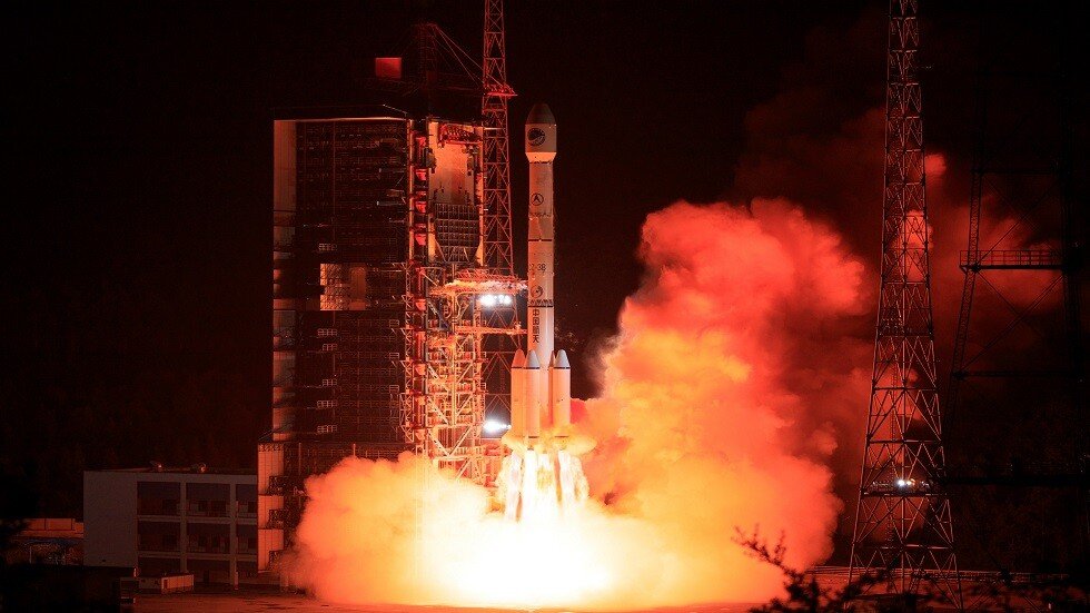 الصين تطلق بنجاح قمرين صناعيين إلى الفضاء