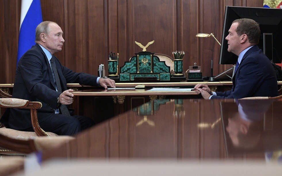 مدفيديف خلال اجتماع مع بوتين: الميزانية ستشهد فائضا خلال السنوات الثلاث المقبلة