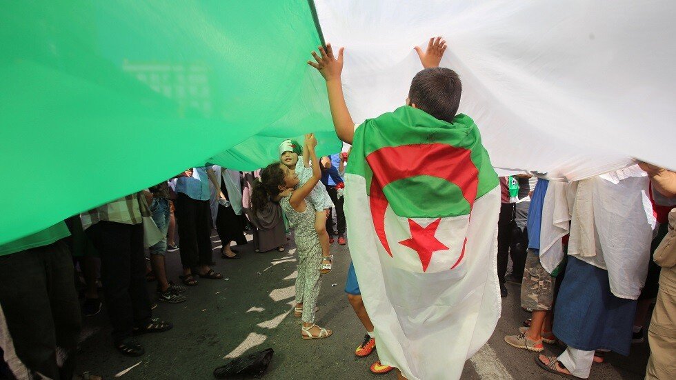 إعادة اعتقال معارض جزائري بعد 24 ساعة من إطلاق سراحه