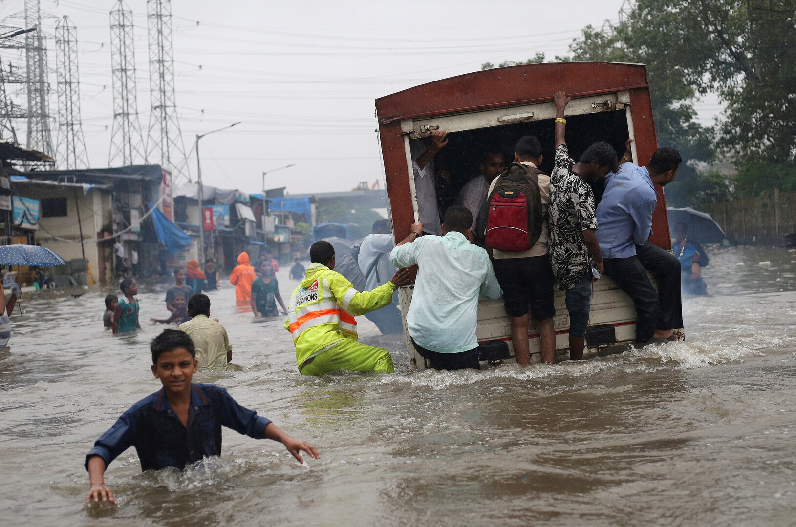 عشرات القتلى جراء الفيضانات شمالي الهند