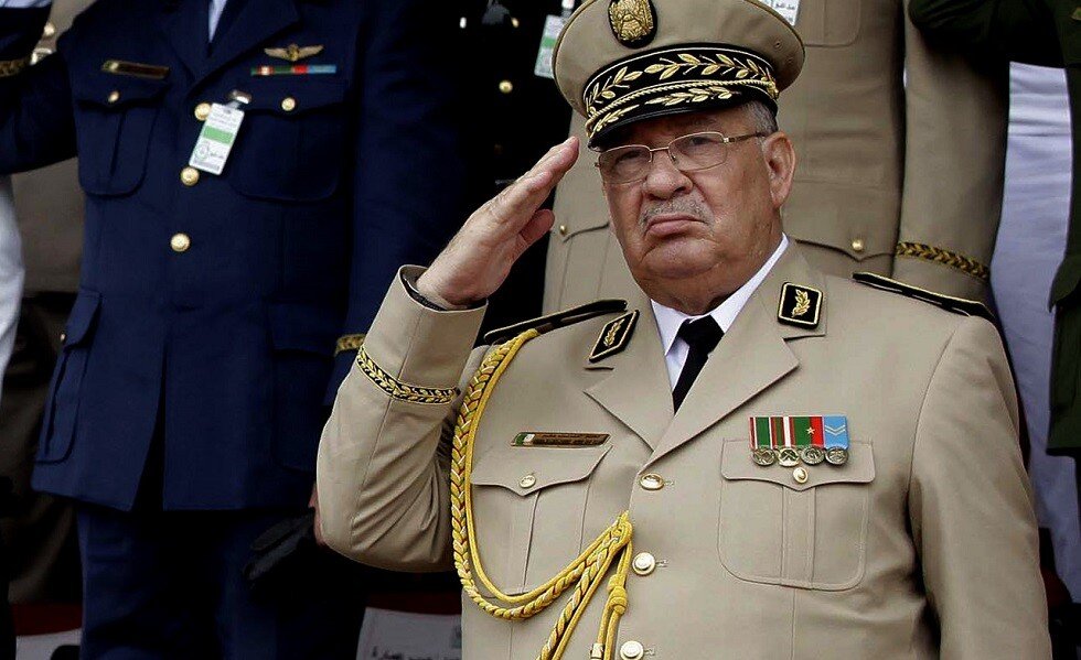 الجزائر.. قايد صالح يراهن على نجاح الانتخابات الرئاسية وحزبان يقاطعان