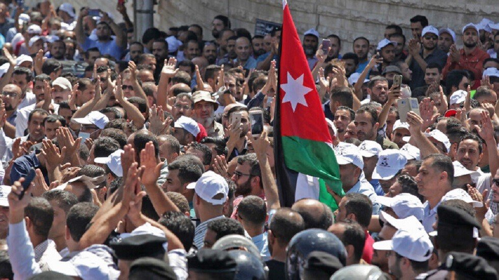 تطورات بشأن إضراب المعلمين الأردنيين وقرار المحكمة بوقفه