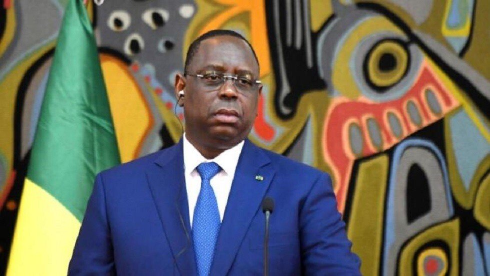 رئيس السنغال يعفو عن أشد منافس سياسي له