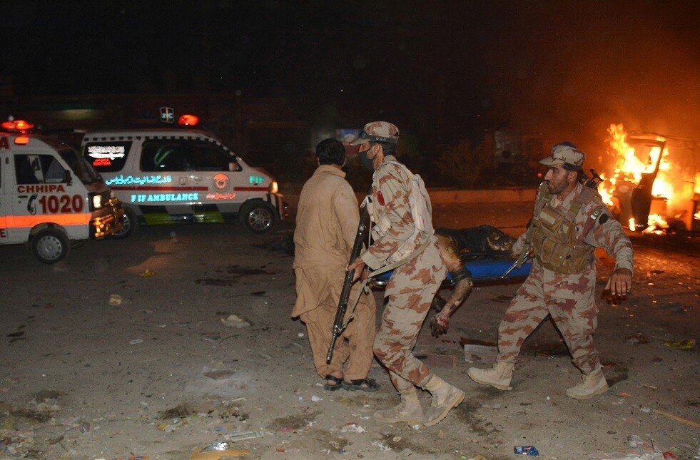 مقتل  شرطي وإرهابي بتفجير غرب باكستان