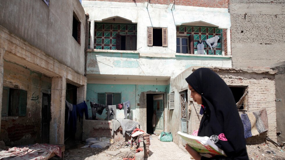 مصر.. قرار بغلق مدرسة بها 3 طالبات و25 معلما