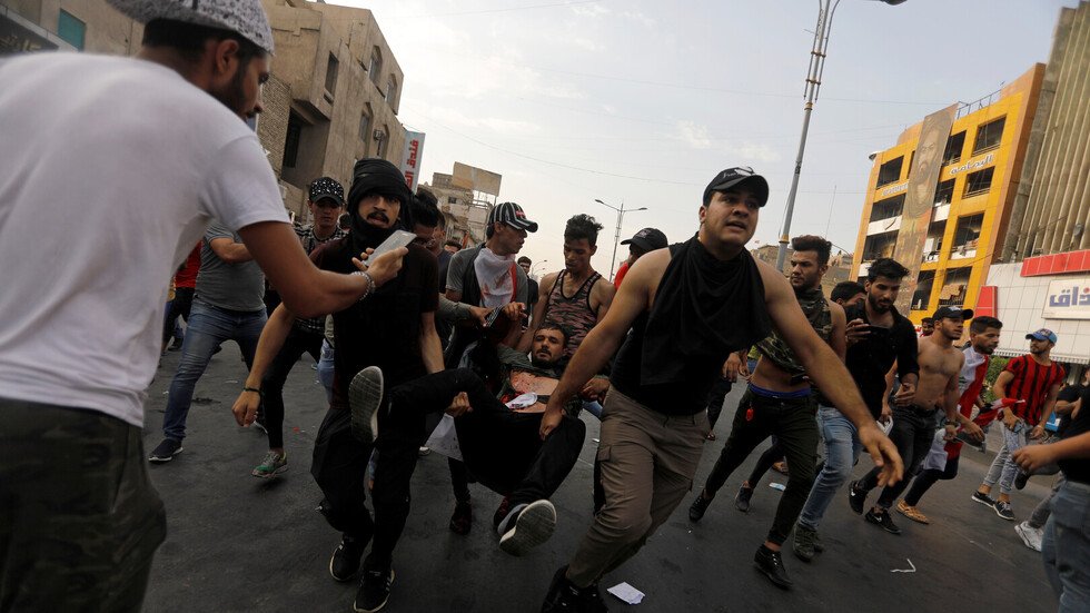 أنباء عن سقوط قتيل في تظاهرات ساحة التحرير وسط بغداد