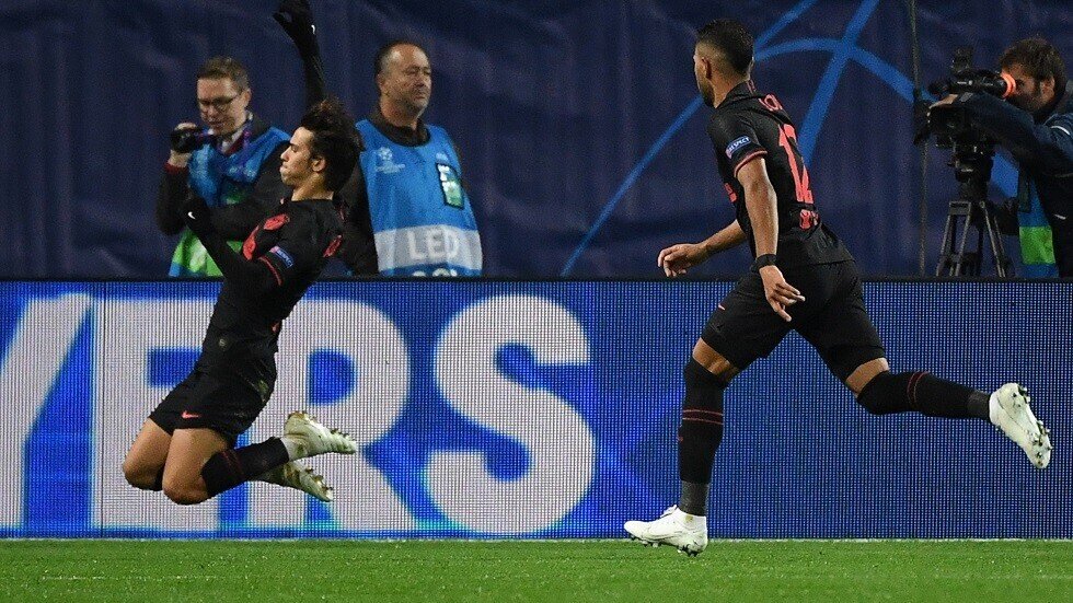 خليفة رونالد يقود 