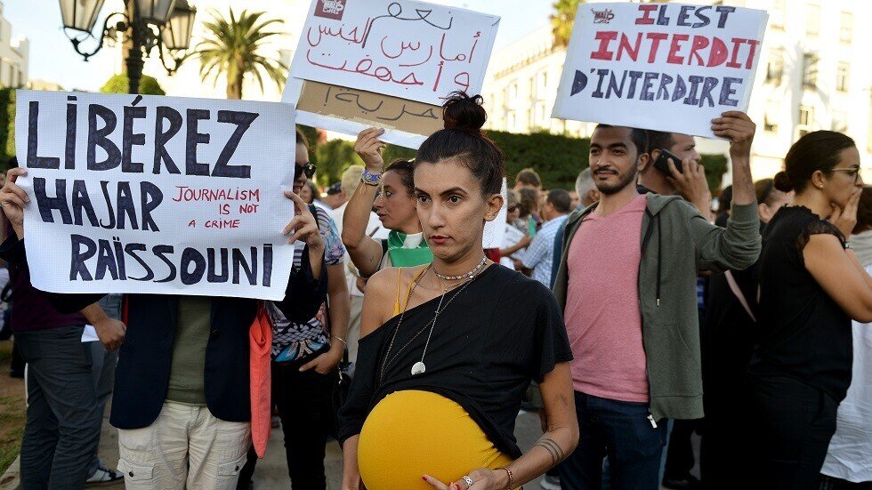 المغرب.. مطالب بإطلاق سراح صحفية متهمة بـ"الإجهاض"