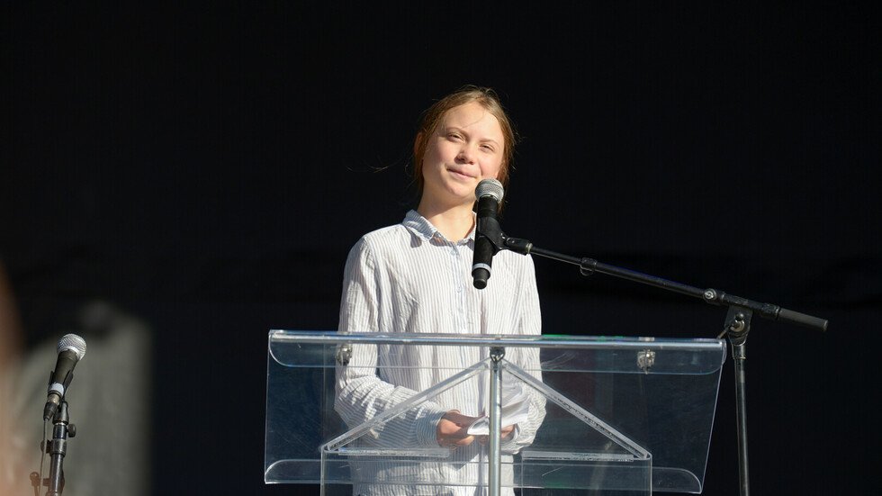 الفتاة التي استفزت ترامب تتظاهر في الغرب الأوسط الأمريكي