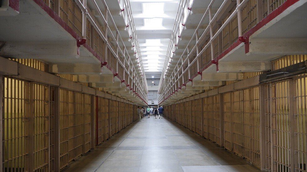 حكمان بالسجن مدى الحياة لأم قتلت ابنتيها