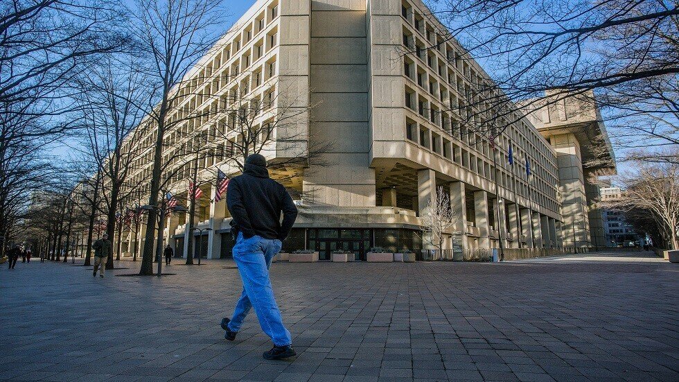 مكتب التحقيقات الفدرالي يجند المخبرين في "فيسبوك"