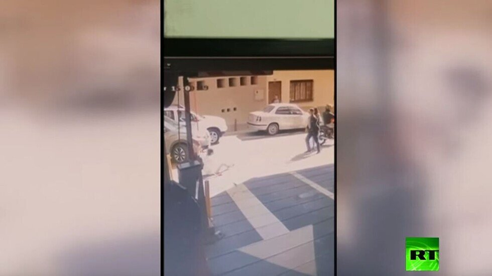 شاهد.. عضو كونغرس كولومبية سابقة تهرب من الحبس أثناء الفحص الطبي