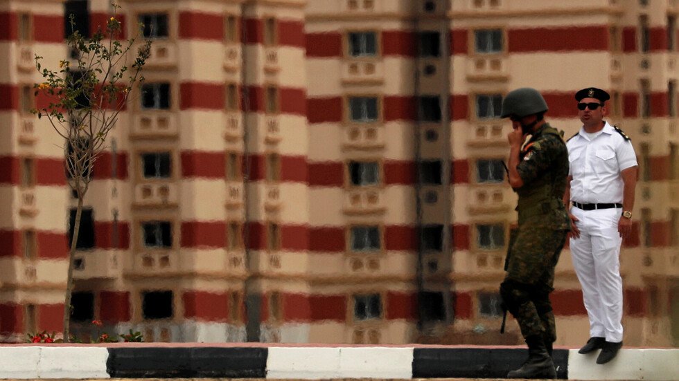 الشرطة المصرية تشدد الإجراءات الأمنية على المنشآت الهامة في مصر
