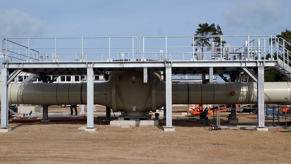 "حجر العثرة" أم "جزيرة العثرة"؟