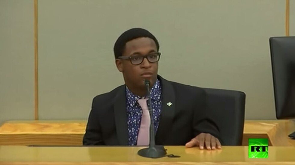 بعد النطق بالحكم.. عانق قاتلة أخيه