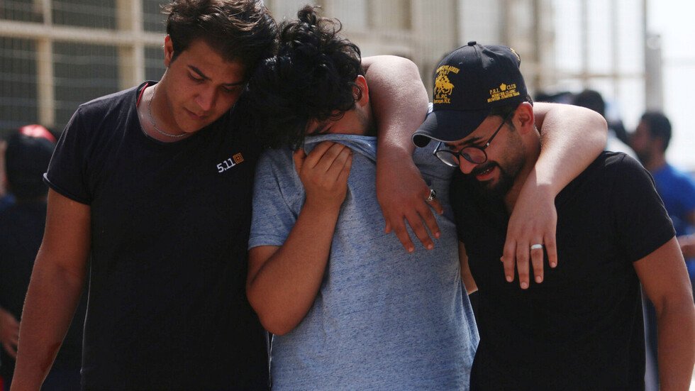 عدد قتلى الاحتجاجات في العراق بلغ 65 شخصا ودعوات لانتخابات مبكرة