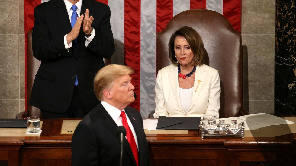 ترامب يتهم بيلوسي بالخيانة ويدعو لعزل كل المتواطئين!