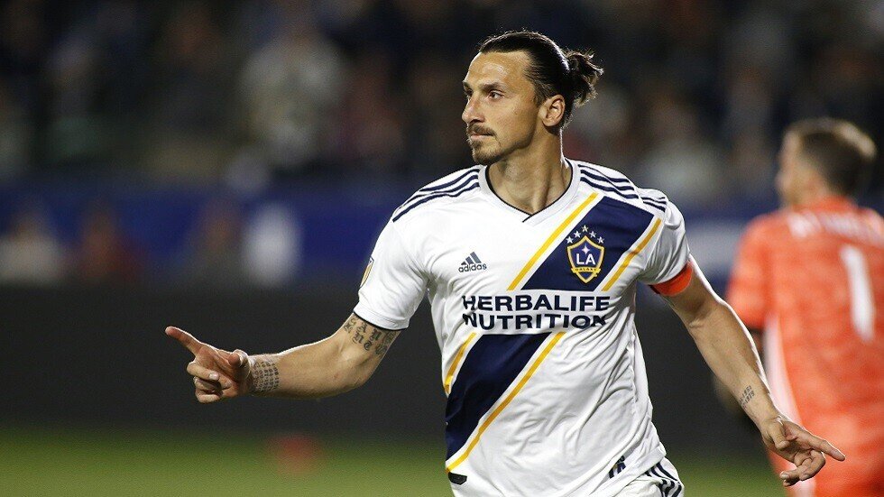 شاهد.. زلاتان إبراهيموفيتش يقدم لنفسه هدية تساوي 1.6 مليون يورو