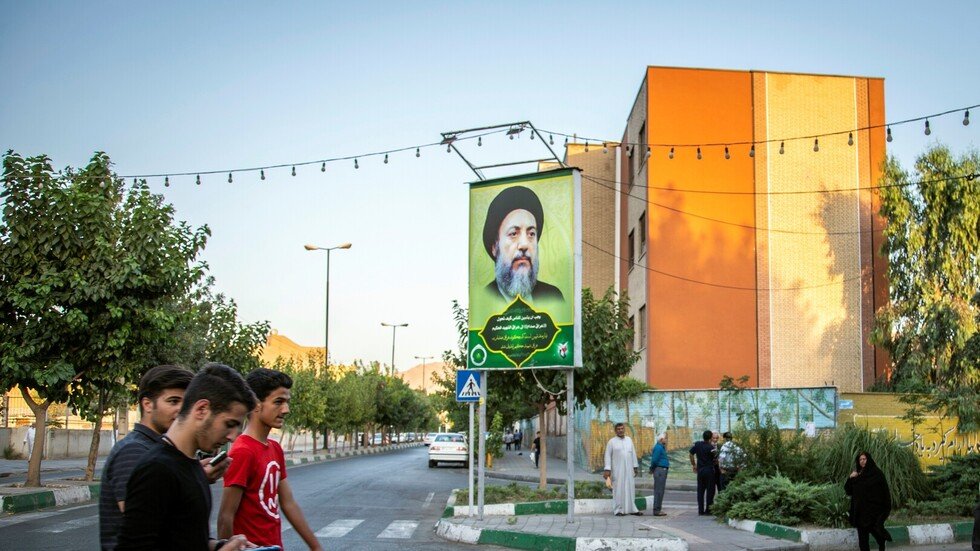 روحاني يشيد بانخفاض البطالة في إيران