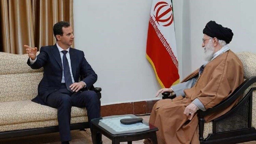 الكشف عن مضمون لافت في رسالة وجهها خامنئي للأسد