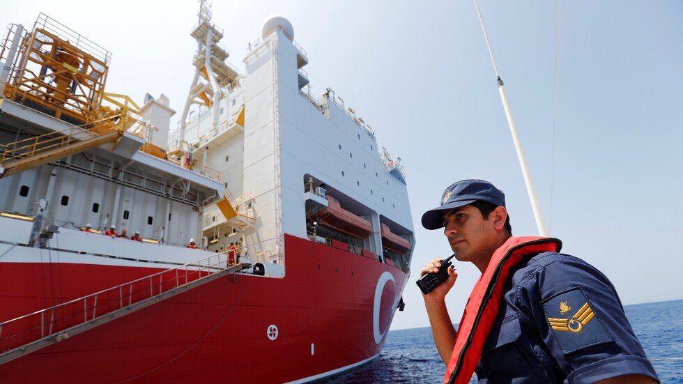 وزير تركي: لن نسمح لقرصنة الطاقة وبلادنا ليست دولة يمكن تجاهلها