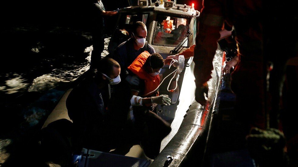 خفر السواحل الإيطالي: مصرع 13 امرأة في غرق قارب مهاجرين قبالة السواحل الإيطالية