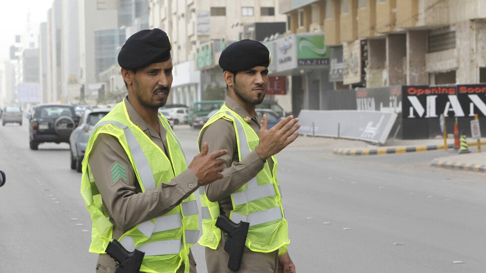 السعودية.. القبض على سوريين بتهمة التحرش بفتيات في أحد المقاهي