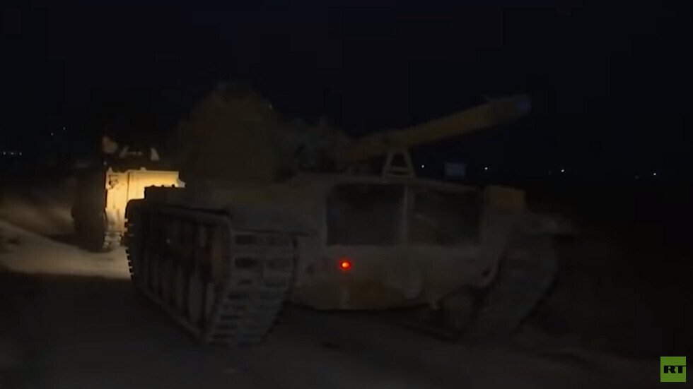 بالفيديو.. آليات عسكرية تركية تتحرك نحو الحدود مع سوريا