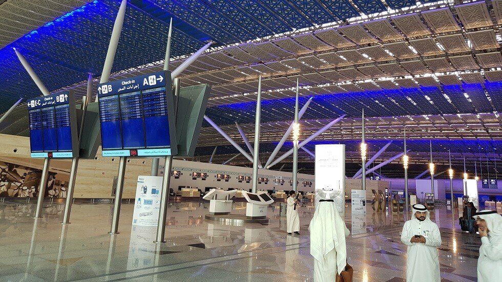 أول سائحة أجنبية تستفيد من خدمة التاشيرة السياحية السعودية (فيديو)