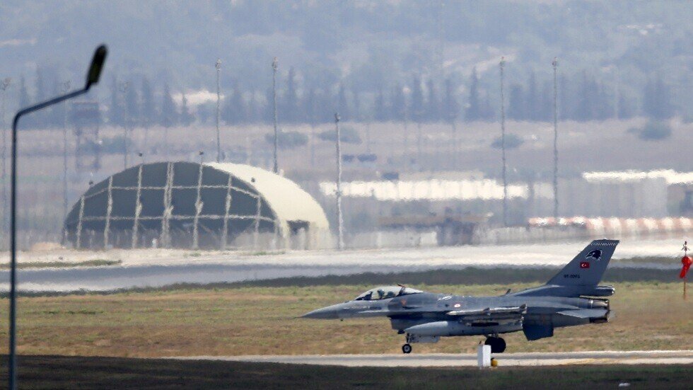 وزارة الدفاع التركية: الجيش قصف 181 هدفا منذ بدء العملية العسكرية في سوريا