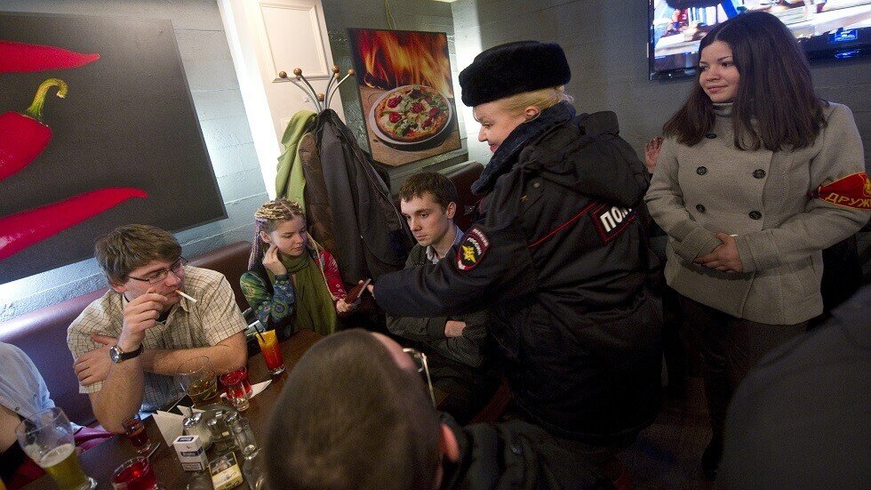 تغريم أبوي الأطفال المدخنين في روسيا