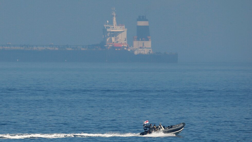 صاروخان يستهدفان ناقلة نفط إيرانية قرب سواحل جدة