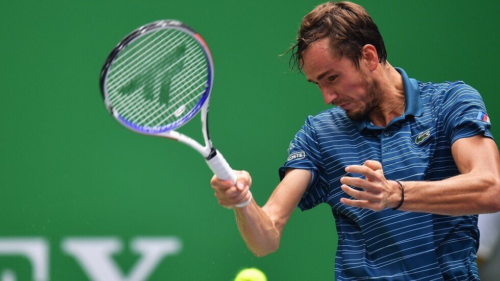 بالفيديو.. الروسي مدفيديف أول المتأهلين إلى نصف نهائي بطولة شنغهاي