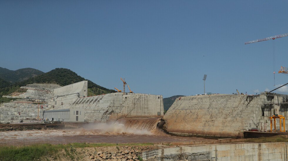 ماذا سيحدث إذا نقص متر واحد من مياه النيل في مصر.. وكيف يمكن التغلب على الأزمة؟