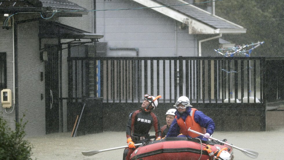 قتيل ومفقودون جراء إعصار 