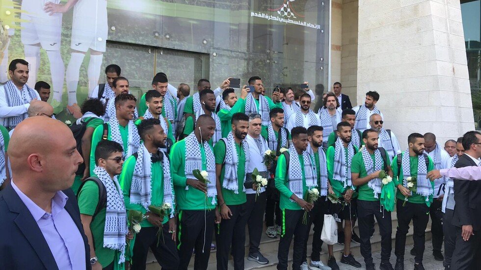 وصول بعثة المنتخب السعودي إلى رام الله (فيديو)