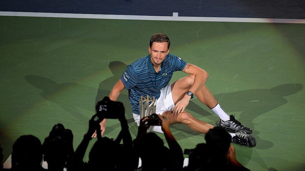 بالفيديو.. الروسي مدفيديف يحرز لقب بطولة شنغهاي للتنس