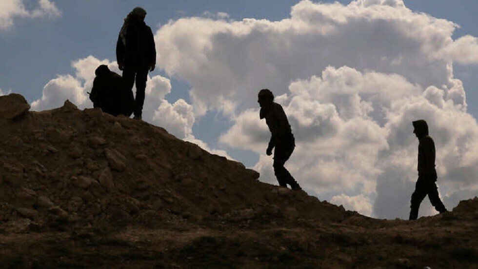 قلق فرنسي عقب فرار 800 من أقارب مسلحي 