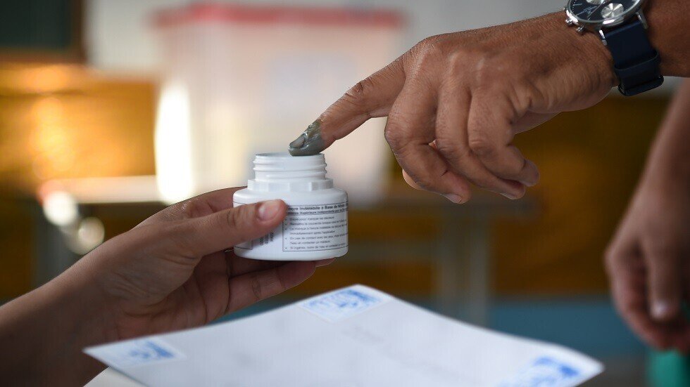 مراكز الاقتراع في تونس تغلق أبوابها والبدء بعملية فرز الأصوات