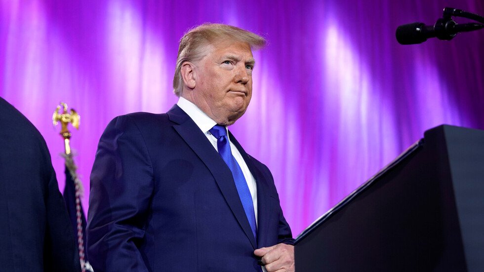 ترامب يهدد بفرض عقوبات قاسية جدا على مسؤولين أتراك سابقين وحاليين على خلفية العملية العسكرية بسوريا