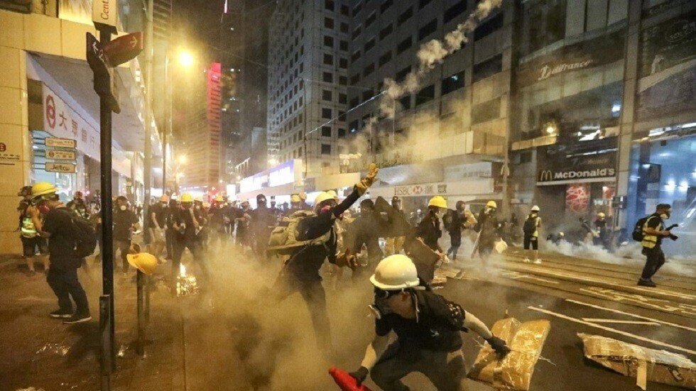 رئيسة هونغ كونغ تستبعد تقديم تنازلات لمثيري الشغب