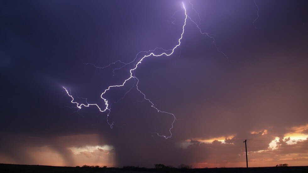 إصابة عائلة إسرائيلية بـ"صاعقة برق"