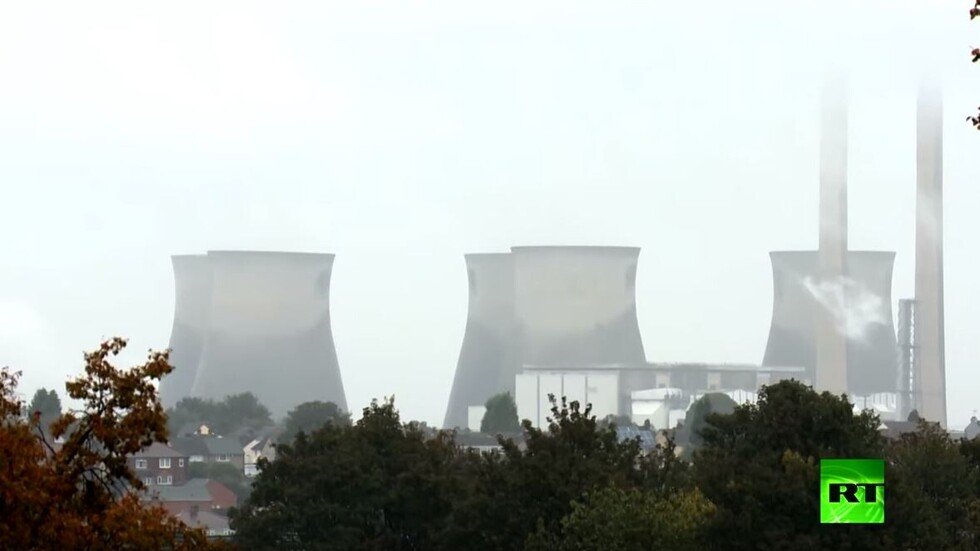 تفجير تحت السيطرة يهدم أبراج محطة كهربائية في بريطانيا