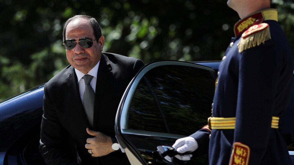 السيسي يصدر قرارا جمهوريا ببناء محطة جديدة لتحلية مياه البحر