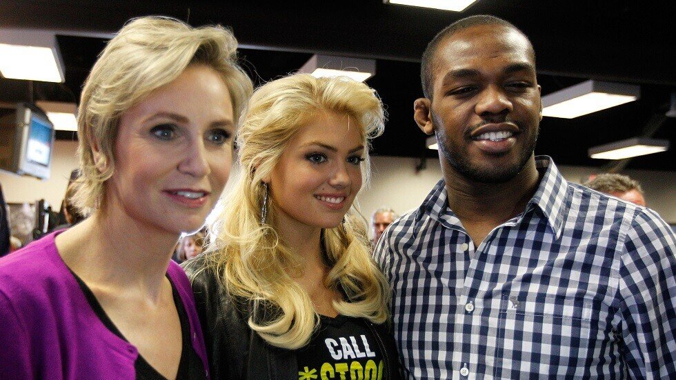 بطل UFC يعترف بالتحرش الجنسي