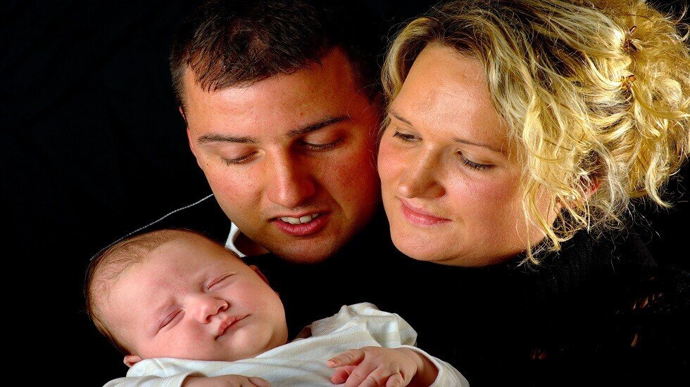 ماتت ابنتها ثم "بعثت" رجلا بعد 30 سنة