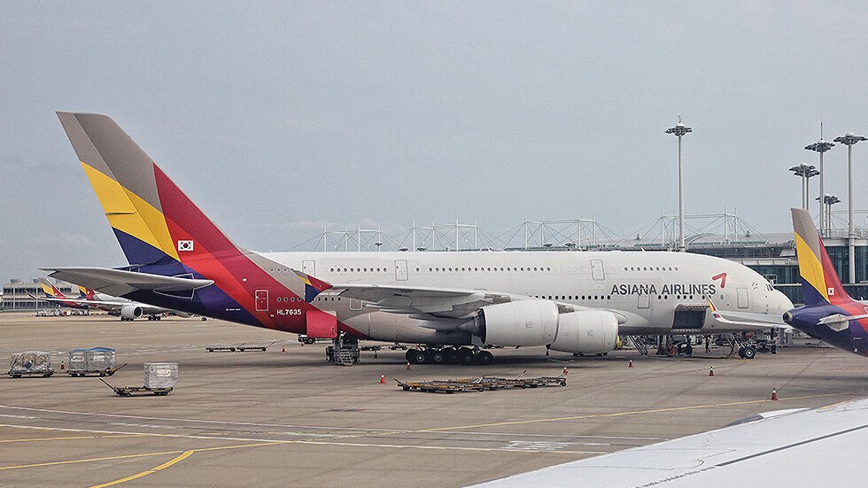 حالة من الهلع تصيب مسافرين بعد اشتعال محرك طائرتهم